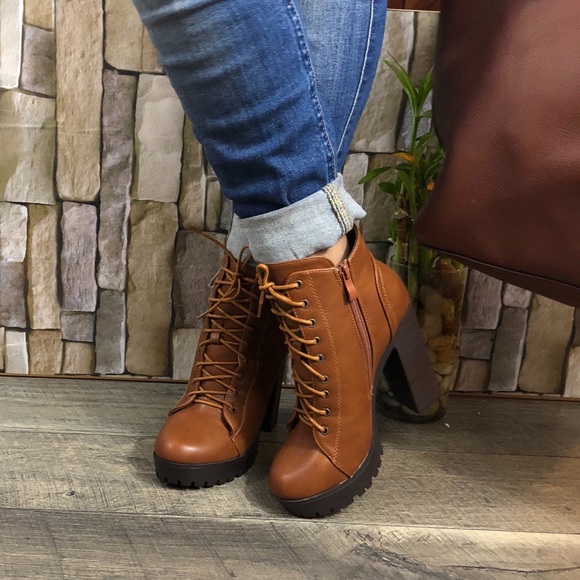 TAN LACE UP CHUNKY PLATFORM ANKLE - Picture 2 of 8